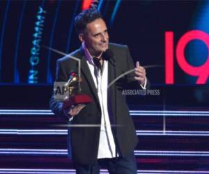 Jorge Drexler recibe el Latin Grammy a la canción del año por 'Telefonía' el jueves 15 de noviembre del 2018 en el MGM Grand Garden Arena en Las Vegas.