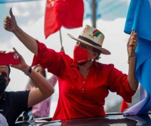 La ex primera dama de Honduras, Xiomara Castro de Zelaya, es la candidata a la presidencia por Libre.