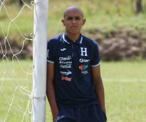 Luis Palma con la camisa de la H antes de empezar la práctica.