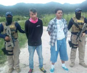 Los detenidos son Jorge Alberto Almendares Rodríguez alias 'Messi', de 20 años de edad, así como Franklin Aaron Elvir López alias 'El Negro' de 21 años de edad, ambos residentes de la colonia La Sosa de la capital.