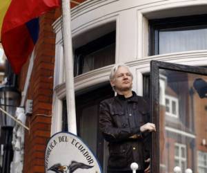 La policía de Londres dice que arrestaron a Julian Assange, fundador de WikiLeaks en la embajada ecuatoriana, se informó el jueves 11 de abril de 2019. (Foto de AP / Frank Augstein, archivo).
