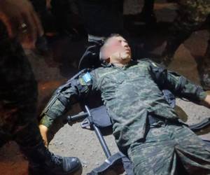 El soldado Ávila Salgado fue llevado de emergencia a un centro hospitalario.