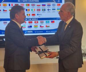 Nasry Asfura sostuvo un encuentro con representantes de la empresa italiana Fiocchi Munizioni.