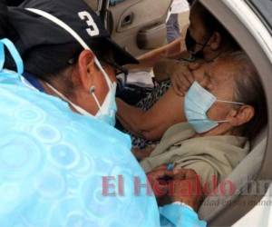 Adultos mayores de 60 años y pacientes inmunocomprometidos pueden recibir el segundo refuerzo de la vacuna Pfizer-BioNTech.