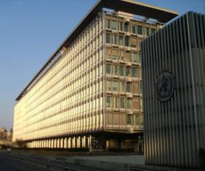 La OMS, que tiene sede en Ginebra, es una organización multilateral fundada en 1948 por la ONU.