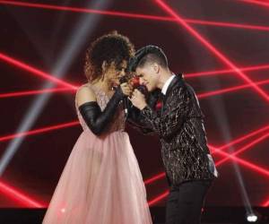 Cesia y Nelson interpretaron un dueto en uno de los conciertos de La Academia, donde cantaron el tema “Fuiste tú”, de Ricardo Arjona y Gaby Moreno.