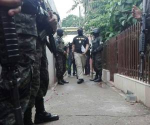 El operativo fue ejecutado en conjunto entre miembros de la ATIC y entes policiales. (Foto: El Heraldo Honduras, Noticias de Honduras)