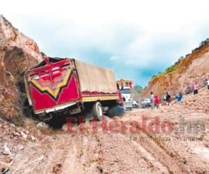 Los derrumbes son un problema en la carretera a Patuca.