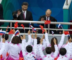El presidente Ruso Vladimir Putin en un evento público con niños. Foto: AFP