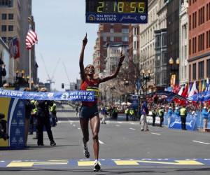 Rita Jeptoo llegó a la meta con dos horas, 18 minutos y 57 segundos. (AP)