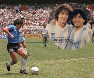 El DT Pedro Troglio, junto a su amigo Diego Armando Maradona, recordando el gol que hizo a los ingleses en 1986.