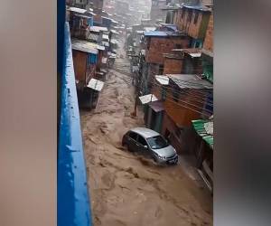 El Instituto Nacional de Meteorologia emitió este jueves 12 de febrero una alerta roja por tempestades en el estado de Rio Grande do Sul, en el sur de Brasil, advirtiendo un escenario de “gran peligro”, principalmente en áreas cercanas a la frontera con Uruguay.