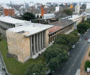 El pasado martes, una joven de diecinueve años fue apuñalada por un compañero en la Facultad de Medicina de la Udelar.