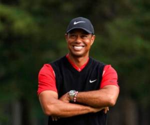 Tiger Woods sonríe en la ceremonia del Zozo Championship PGA Tour en el Accordia Golf Narashino country club en Inzai, east of Tokio, Japon. Foto: AP