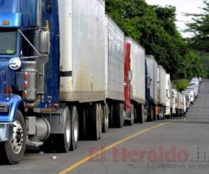 Extensas filas de camiones de cargas se forman en la frontera Peña Blanca, entre Nicaragua y Costa Rica.