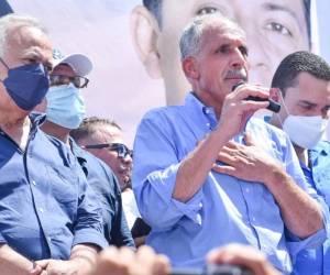 Nasry Asfura fue acompañado de Mauricio Oliva y otros líderes nacionalistas. Foto: Cortesía.