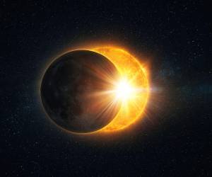 La llamada “franja de totalidad”, donde el eclipse podrá apreciarse en toda su magnitud, atravesará regiones privilegiadas del planeta como el norte de África, el Medio Oriente y parte del sur de Europa.
