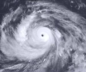 El supertifón Bavi se acerca a Filipinas tras tocar tierra en una isla del Pacífico.