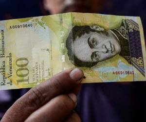 Las principales agencias de calificación financiera han rebajado la nota de la deuda del país petrolero. Foto AFP