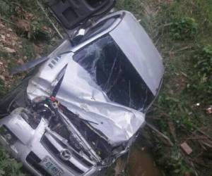El automóvil quedó destruido en el abismo. Foto: Cortesía.