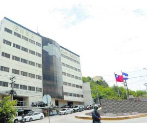 La falta de voluntad y diligencia para hacer las licitaciones puede generar una crisis de racionamientos del servicio.