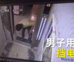 El empleado creyó que podría detener un elevador con un pedazo de ladrillo, ahora tiene que pagar al menos 3 mil dólares