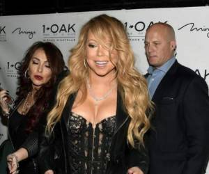 Michael Anello (de camisa azul), denunció a la cantante por acoso sexual. Foto: Facebook