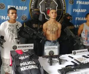 Los detenidos son José Ismael Castellón Palma (26), alias Pelón, Cristian Rafael Zelaya Urbina (20), Adner Edgardo Rodríguez Rodríguez (18), conocido como “El Chino”.