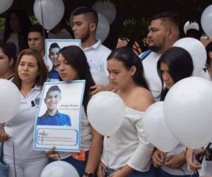 Los compañeros, amigo y personal de UPNFM rindieron tributo en honor a Douglas Rafael Méndez Ordoñez.