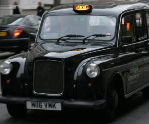 El vídeo de la indignante acción del taxista se ha vuelto viral en las redes sociales. Foto: RT