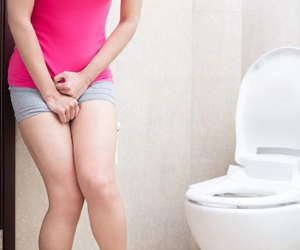 Los expertos recomiendan acudir al baño 15 minutos después del acto sexual para liberar la orina. Foto: Canva