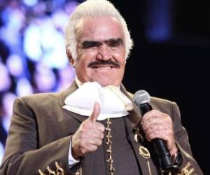 Vicente Fernández estuvo tres meses hospitalizado tras caerse y lastimarse las cervicales. Foto: Instagram _vicentefdez