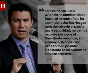 A través de varios tuits, el ministro de la Presidencia Ebal Díaz ha criticado la postura de la oposición respecto a las acciones que realiza el gobierno contra el narcotráfico.