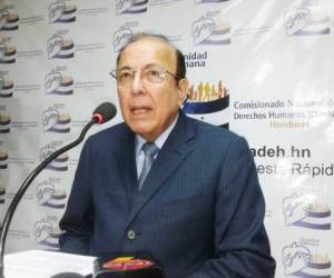 Conferencia de prensa del Comisionado Nacional de Derechos Humanos, Roberto Herrera Cáceres. (Foto: Mario Urrutia)