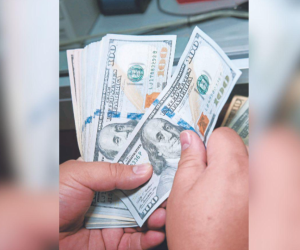 Los migrantes hondureños envían en promedio 25 millones de dólares diarios, del que 98% proviene de Estados Unidos.