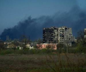Un comandante ucraniano en la fábrica había indicado el jueves que los rusos “no respetaban su promesa” de tregua.