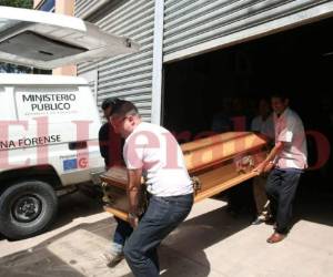 Los parientes de las víctimas viajaron desde el norte del país para reclamar los cadáveres. Foto: Mario Urrutia/EL HERALDO