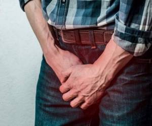 Sensación de pesadez en el escroto o hinchazón en la parte inferior del abdomen, es uno de los síntomas. (Foto: El Express)