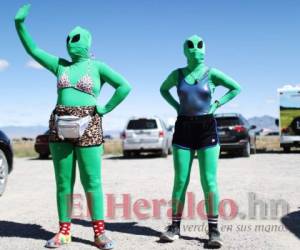 Varias personas comenzaron a llegar desde las 10:00 de la mañana del viernes para participar en el evento. Fotos: Agencia AP.