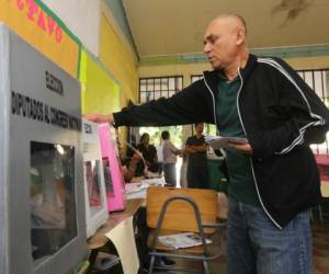 Desde tempranas horas los hondureños acudieron a votar. Foto: El Heraldo.