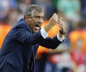 Fernando Santos entregó el listado para los próximos encuentros frente a Polonia y Escocia. Foto AFP