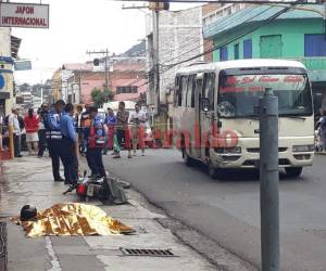 Se desconoce quién habría cometido la imprudencia de cruzarse el semáforo en rojo. Foto: Stalin Irías/EL HERALDO