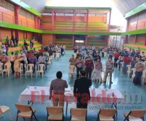 Las 21 corporaciones municipales del departamento de Comayagua, elegidas por la población, realizaron una sola juramentación y quedaron en posesión de sus cargos. Foto: El Heraldo