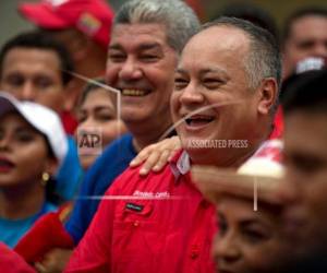 Tras llamar a los seguidores del gobierno a prepararse para la 'defensa de la patria', el también vicepresidente del partido oficialista dijo en alusión a Estados Unidos que 'es probable que entren, lo que no está claro es cómo van a salir'.