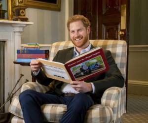 Harry posa para un retrato durante la grabación de su presentación para el nuevo especial animado de “Thomas & Friends: The Royal Engine”. Foto: AP.