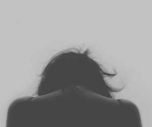 La depresión posparto puede ocurrir cuando la tristeza posparto no desaparece o cuando los signos de depresión comienzan 1 o más meses después de dar a luz. Foto: Canva