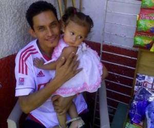El rostro de felicidad de Andrés al estar al lado de su pequeña es una de las más grandes alegrías tras la fatídica.