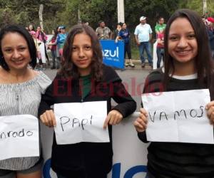 Karina Pinto llegó acompañada de sus dos hijas Irma y Paola. Foto: EL HERALDO