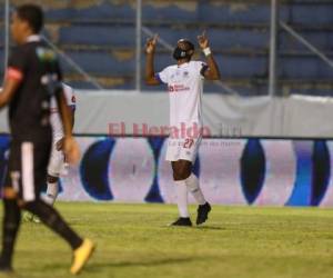 Jerry Bengtson celebra su gol ante la Real Sociedad en el Estadio Nacional.