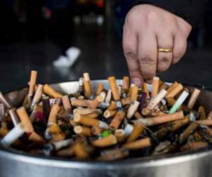 En un nuevo reporte publicado el martes, los expertos advierten que la huella medioambiental que deja la producción del tabaco es comparable a la de países enteros.